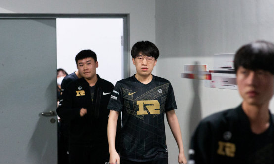 角球上演精 角球上演精